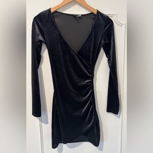 Divided by H&M Black Velvet Long Sleeve Ruched Mini Dress - Size 0